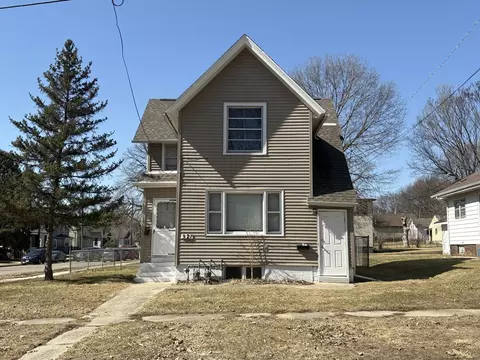 527 13th St, Rockford, IL 61104