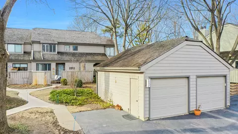 202 Timber Ridge Ln, Lake Barrington, IL 60010