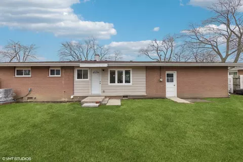 Exterior - 221 E Normandy Dr, Addison, IL 60101 photo 4 of 5