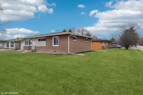 221 E Normandy Dr, Addison, IL 60101