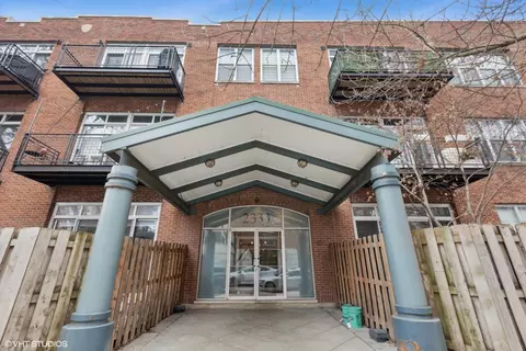 2333 W Saint Paul Ave #221, Chicago, IL 60647