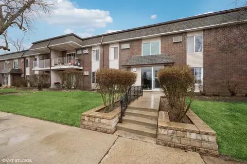 847 Miller Ln #105, Buffalo Grove, IL 60089