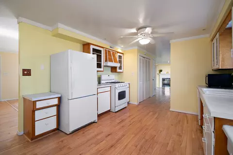 Kitchen - 1415 N Erickson Dr, Kankakee, IL 60901 photo 2 of 4