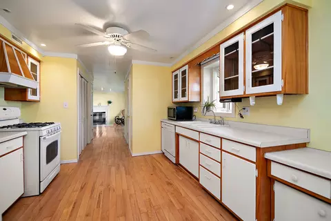 Kitchen - 1415 N Erickson Dr, Kankakee, IL 60901 photo 3 of 4