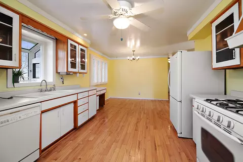 Kitchen - 1415 N Erickson Dr, Kankakee, IL 60901 photo 4 of 4