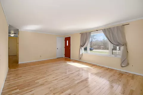 Living - 1415 N Erickson Dr, Kankakee, IL 60901 photo 1 of 5