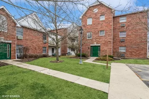 551 Leah Ln #2C, Woodstock, IL 60098