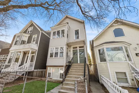 1531 W Nelson St, Chicago, IL 60657