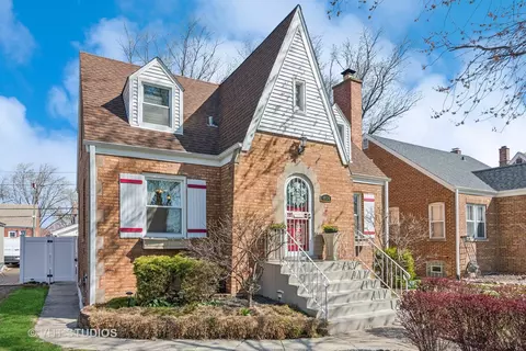 4830 W 96th Pl, Oak Lawn, IL 60453