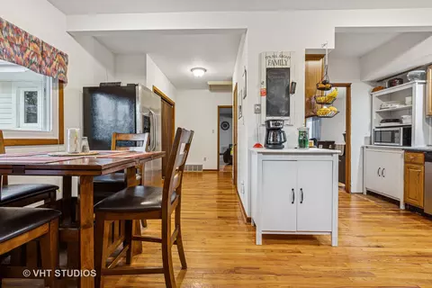 Entry Way - 100 2nd Ave, Montgomery, IL 60538 photo 1 of 1