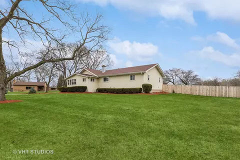 Exterior - 100 2nd Ave, Montgomery, IL 60538 photo 2 of 6
