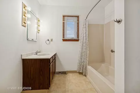 Bath - 100 2nd Ave, Montgomery, IL 60538 photo 2 of 4
