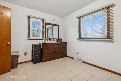 Bedroom - 100 2nd Ave, Montgomery, IL 60538 photo 4 of 5