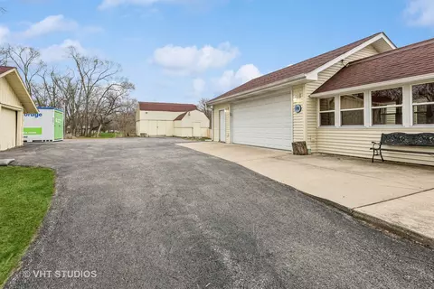 Exterior - 100 2nd Ave, Montgomery, IL 60538 photo 3 of 6