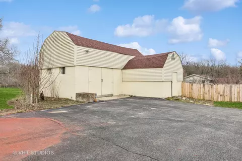 Exterior - 100 2nd Ave, Montgomery, IL 60538 photo 4 of 6