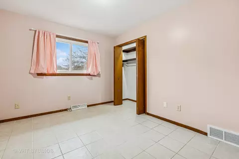 Bedroom - 100 2nd Ave, Montgomery, IL 60538 photo 3 of 5