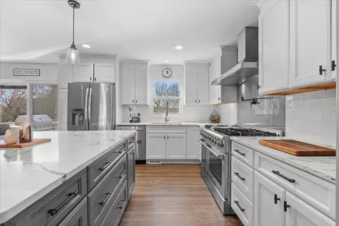 Kitchen - 105 Wallace St, Bartlett, IL 60103 photo 2 of 4