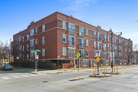 3741 N Milwaukee Ave #208, Chicago, IL 60641