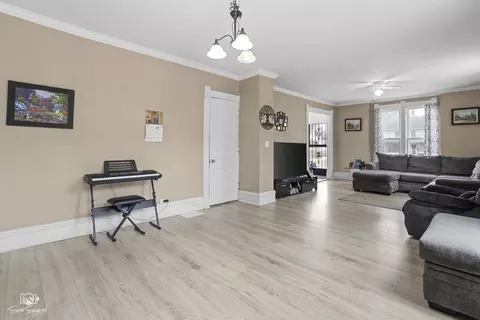 Living - 817 Maple Ave, Belvidere, IL 61008 photo 2 of 2
