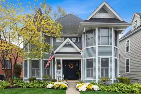 107 S Bruner St, Hinsdale, IL 60521