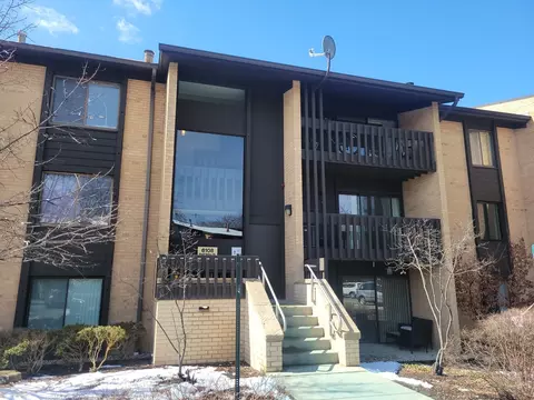 6108 Knoll Way Dr #22-206, Willowbrook, IL 60527