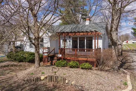 1305 W Graham St, Bloomington, IL 61701