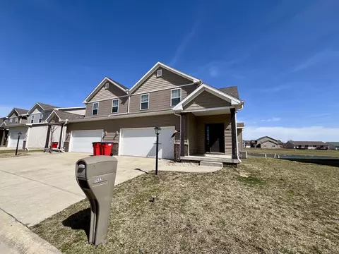 1402 Myrtle Beach Ave, Champaign, IL 61822