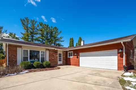 1956 Cambridge Ln, Wheaton, IL 60189 photo 2