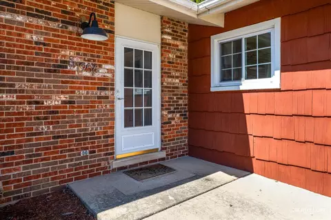 1956 Cambridge Ln, Wheaton, IL 60189 photo 3