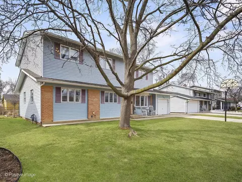 346 Dorchester Ln, Elk Grove Village, IL 60007