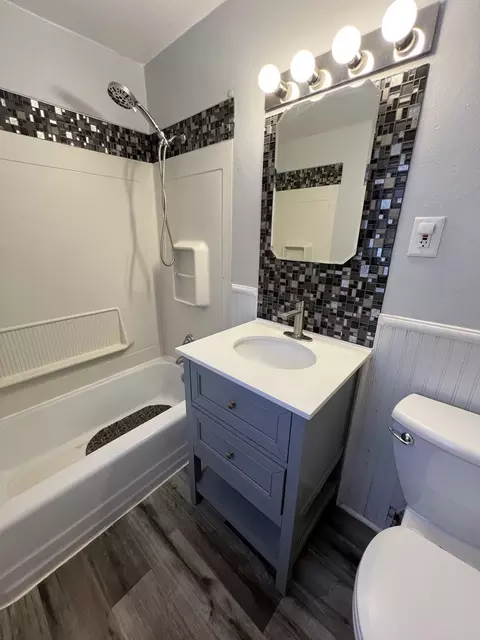 Bath - 3452 S Pecatonica Rd, Pecatonica, IL 61063 photo 1 of 1