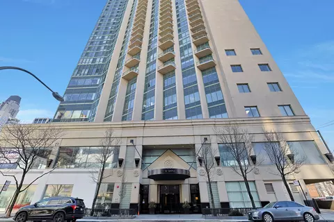 111 W Maple St #901, Chicago, IL 60610