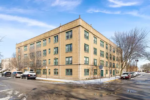 4900 Davis St #2E, Skokie, IL 60077