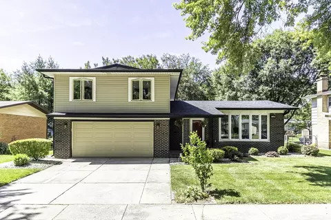 736 W Sunset Dr, Glenwood, IL 60425