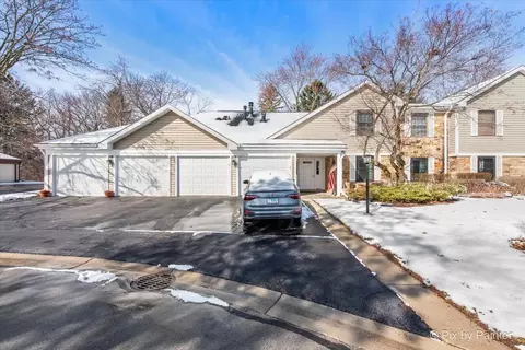 1220 Sandhurst Ct #B1, Schaumburg, IL 60193