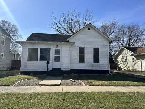 211 W Water St, Farmer City, IL 61842