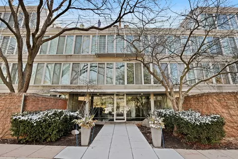 2525 Wellington Ct #204, Evanston, IL 60201
