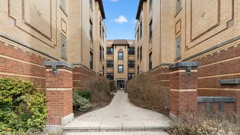4333 N Troy St #3W, Chicago, IL 60618