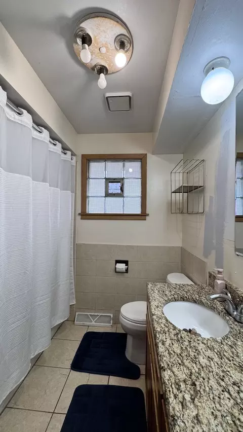 Bath - 14714 Ellis Ave, Dolton, IL 60419 photo 1 of 3