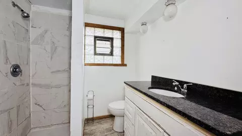 Bath - 14714 Ellis Ave, Dolton, IL 60419 photo 2 of 3