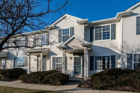 722 County Line Rd, Aurora, IL 60502