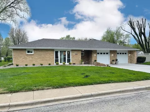 1299 Riverlane Dr, Bradley, IL 60915