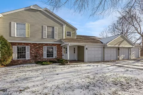 27 Exeter Ct #101B, Naperville, IL 60565