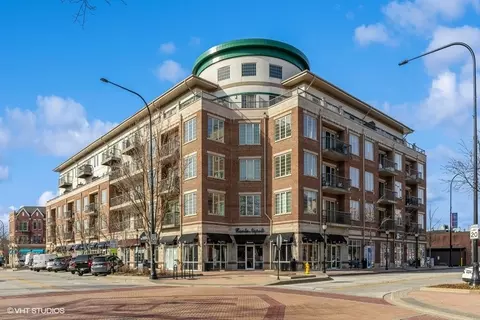 100 S Emerson St #209, Mount Prospect, IL 60056