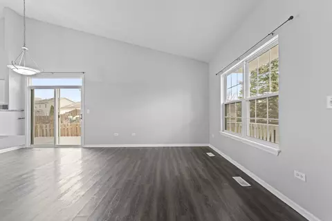 Living - 4207 Dillon St, Plano, IL 60545 photo 2 of 6