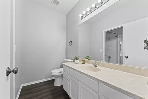Bath - 4207 Dillon St, Plano, IL 60545 photo 1 of 3