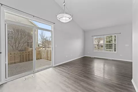 Living - 4207 Dillon St, Plano, IL 60545 photo 4 of 6