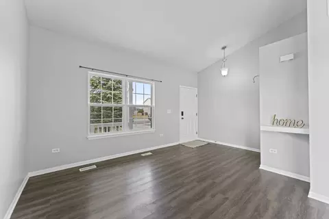 Living - 4207 Dillon St, Plano, IL 60545 photo 3 of 6