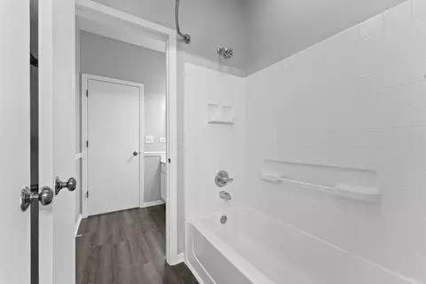 Bath - 4207 Dillon St, Plano, IL 60545 photo 2 of 3
