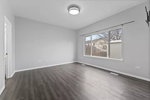 Living - 4207 Dillon St, Plano, IL 60545 photo 5 of 6